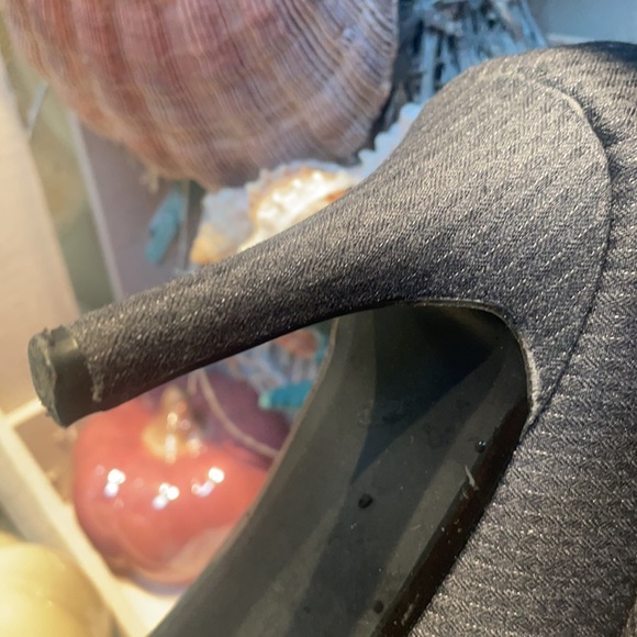 Ann Marino teacher grey heels. - Picture 6 of 9